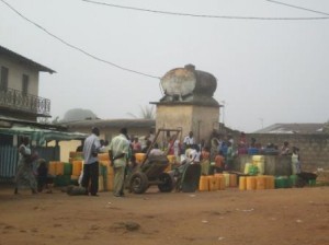 Article : Les pénuries d’eau en Cote d’ivoire, un problème qui se transporte hors d’Abidjan
