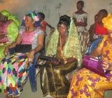 Article : Jeudi à Abidjan : mariage, cascades et arrosage